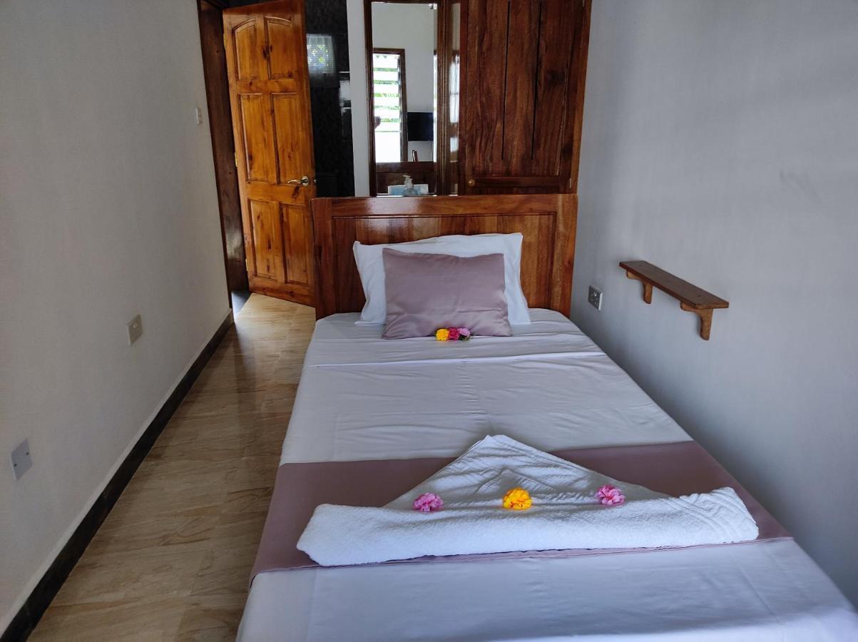 La Residence D'Almee Guesthouse Baie Sainte Anne Luaran gambar