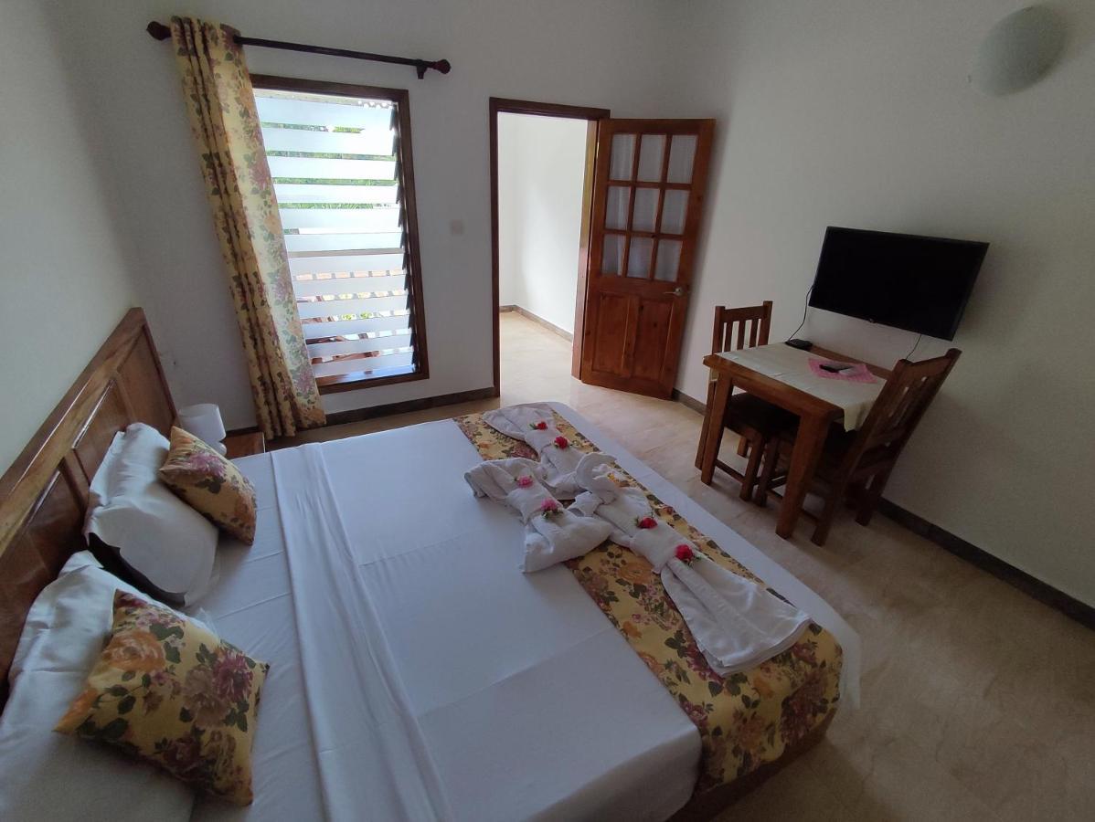 La Residence D'Almee Guesthouse Baie Sainte Anne Luaran gambar