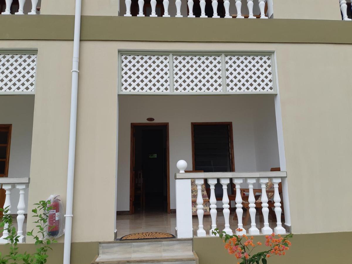 La Residence D'Almee Guesthouse Baie Sainte Anne Luaran gambar